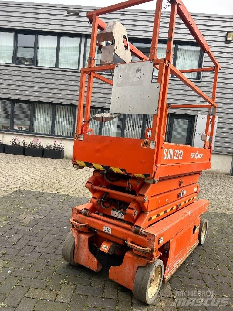 SkyJack SJ III 3219 シザースリフト
