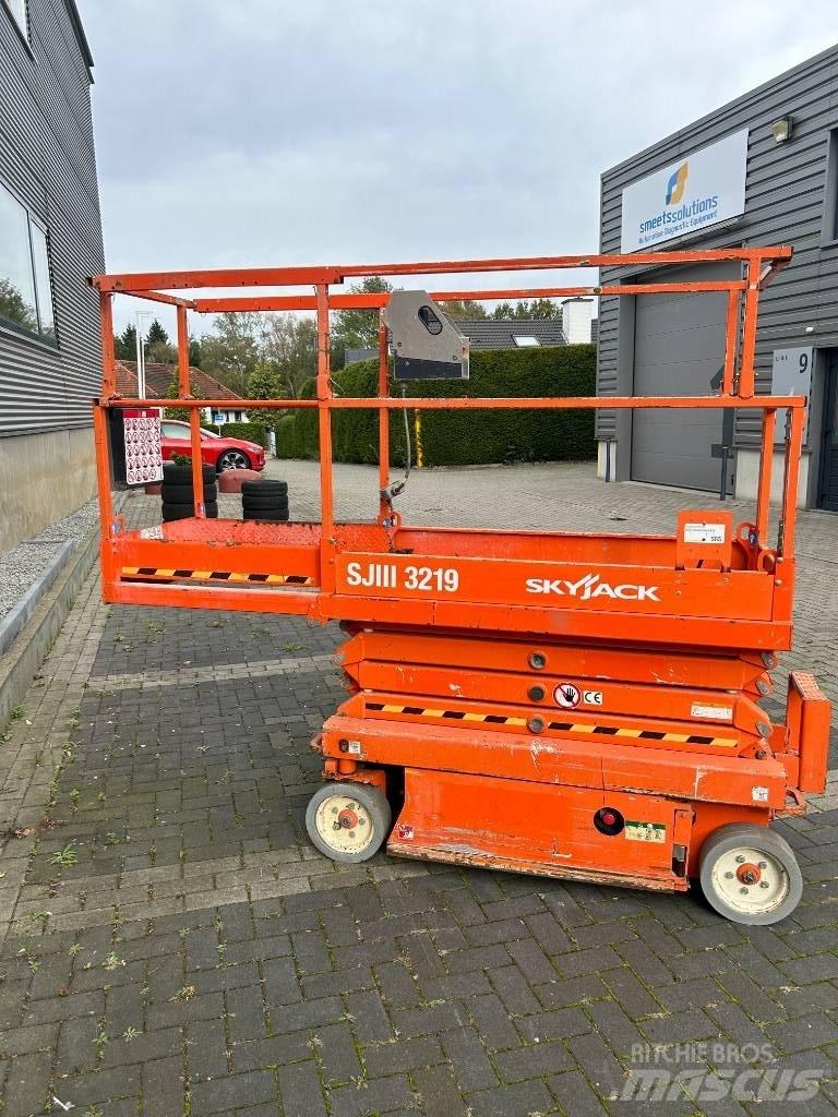 SkyJack SJ III 3219 シザースリフト