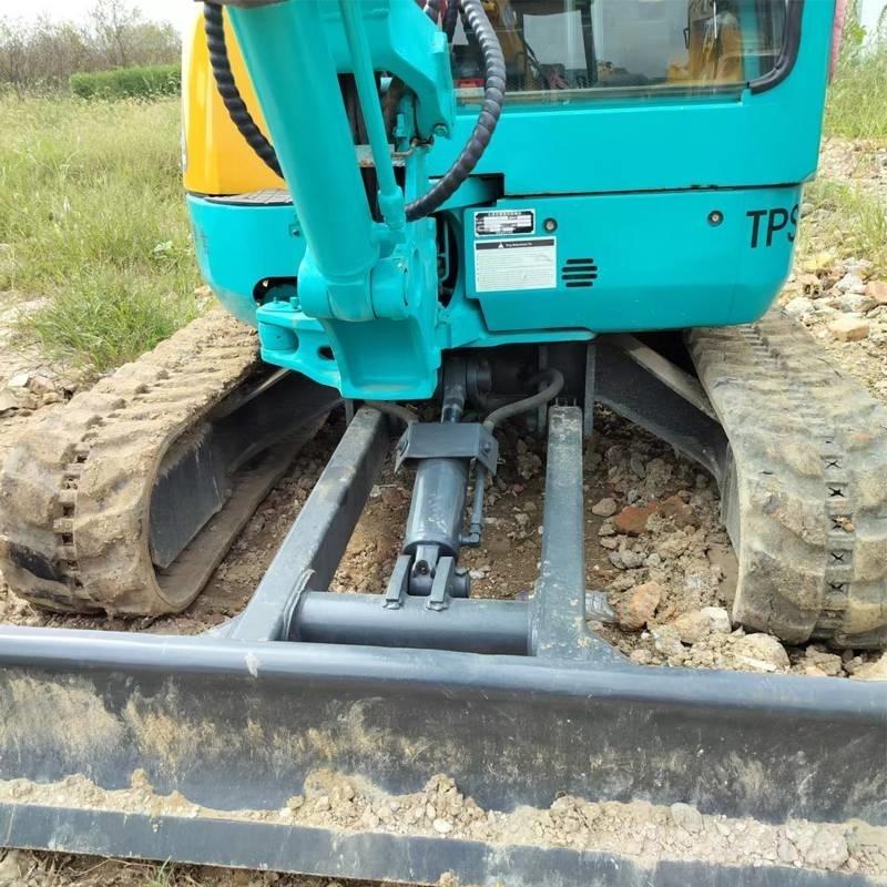 Kubota KX 135 ミニ油圧ショベル 7t以下（ミニユンボ・ミニディガー）