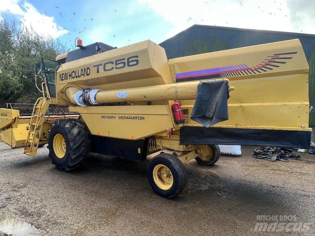 New Holland TC 56 H コンバイン