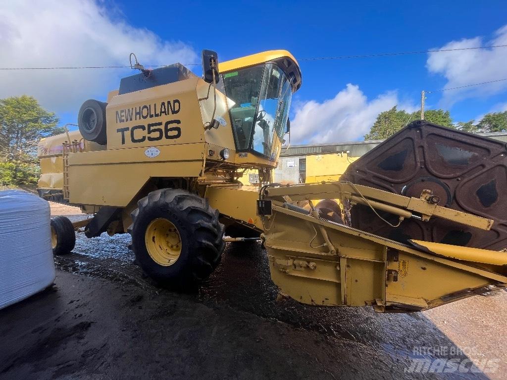 New Holland TC 56 H コンバイン