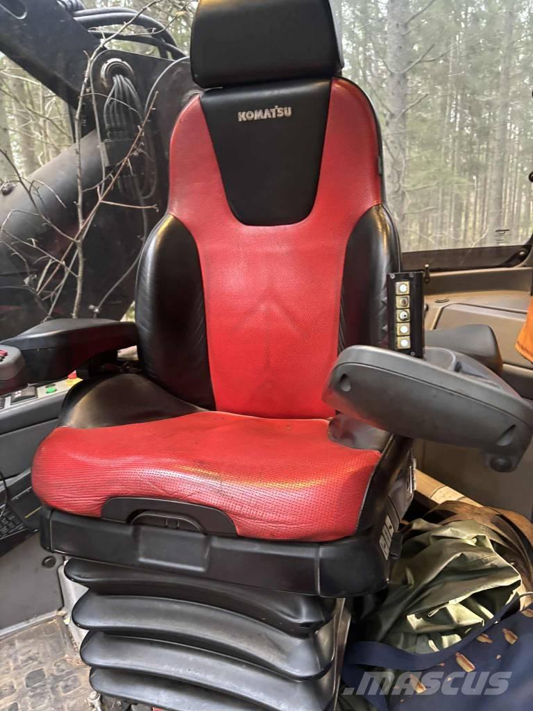 Komatsu 951 ハーベスター