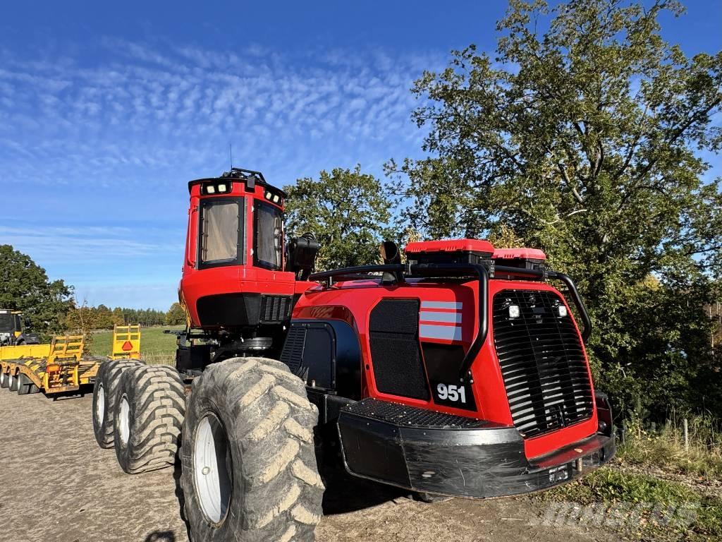 Komatsu 951 ハーベスター