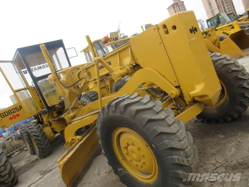 Komatsu GD 623 モーターグレーダー