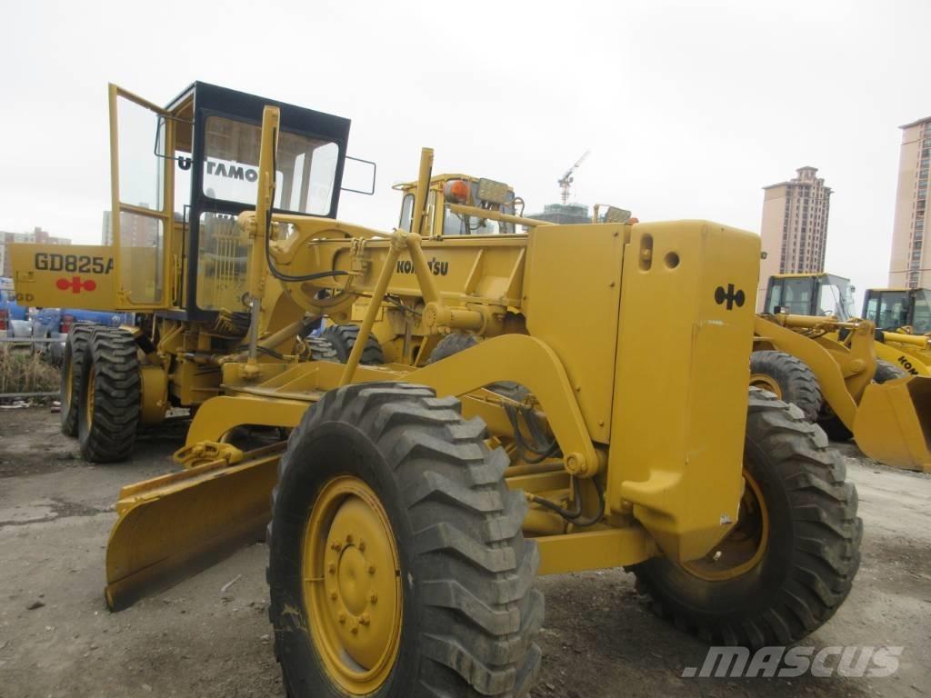 Komatsu GD 623 モーターグレーダー