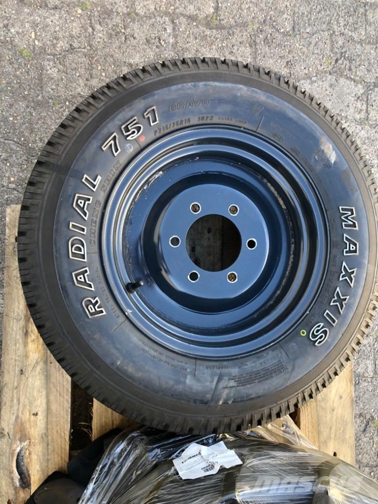  Radial 751 コンパクトトラクター