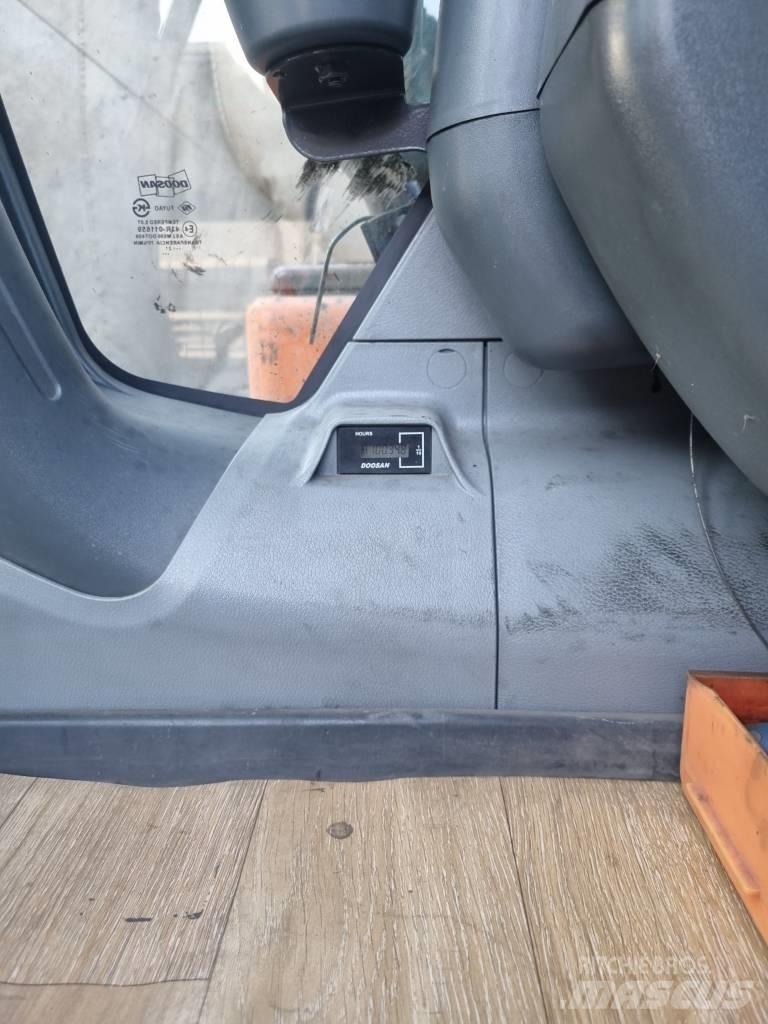 Doosan DX 140 LC 大型油圧ショベル12t以上（パワーショベル・ユンボ）