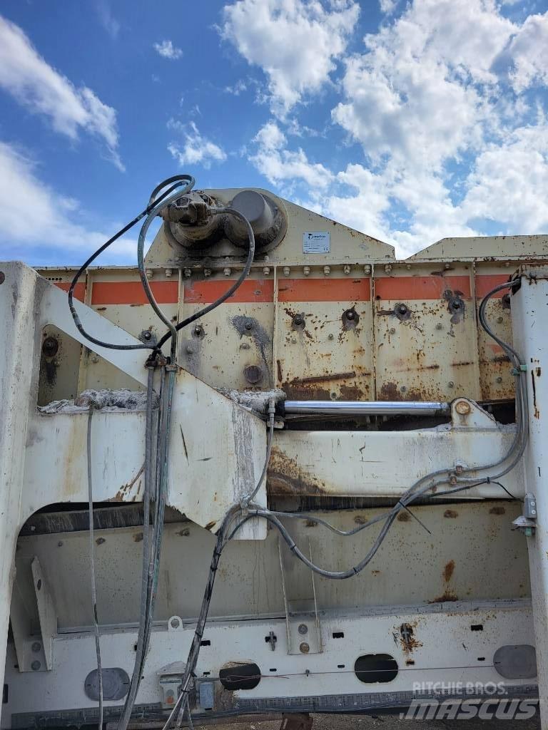 Metso LT 300 GPB 自走式クラッシャー