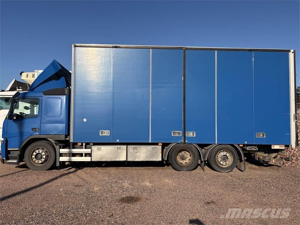 Volvo FM330 6x2 ボックスボディー、ウイング、箱車