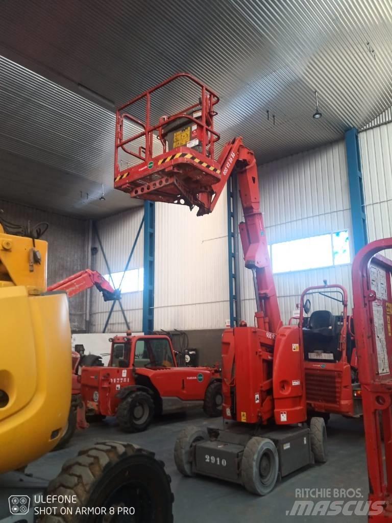 JLG E 300 AJP ブームリフト　屈伸型