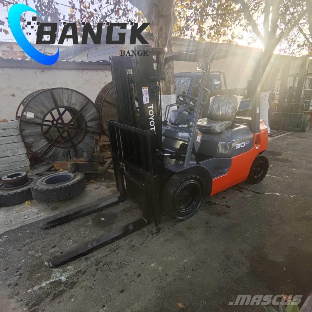 Toyota 8 F 30 ディーゼル・軽油