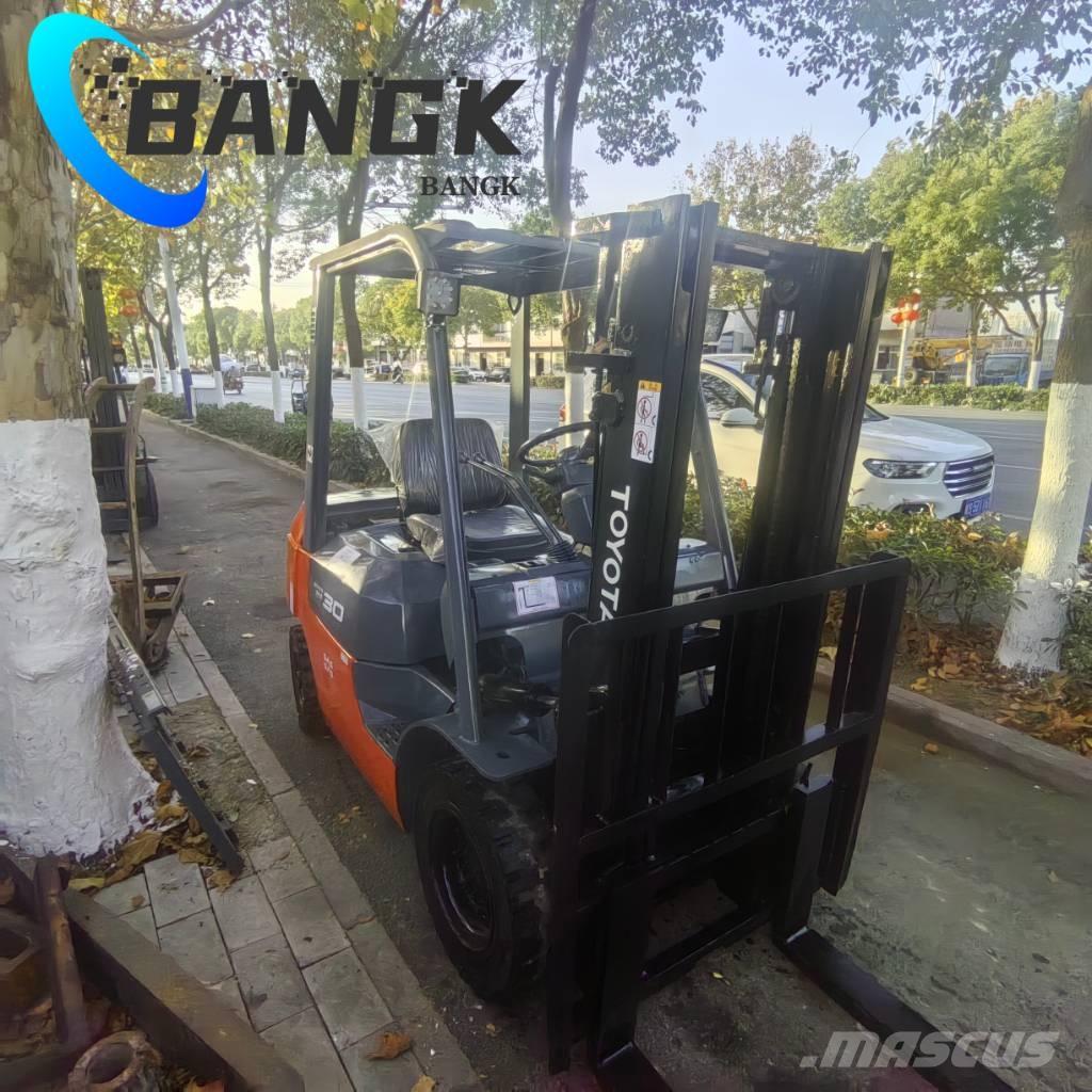 Toyota 8 F 30 ディーゼル・軽油