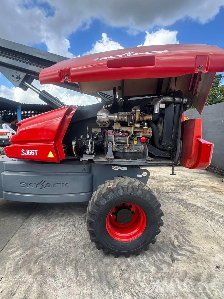 SkyJack SJ 66 T ブームリフト　屈伸型