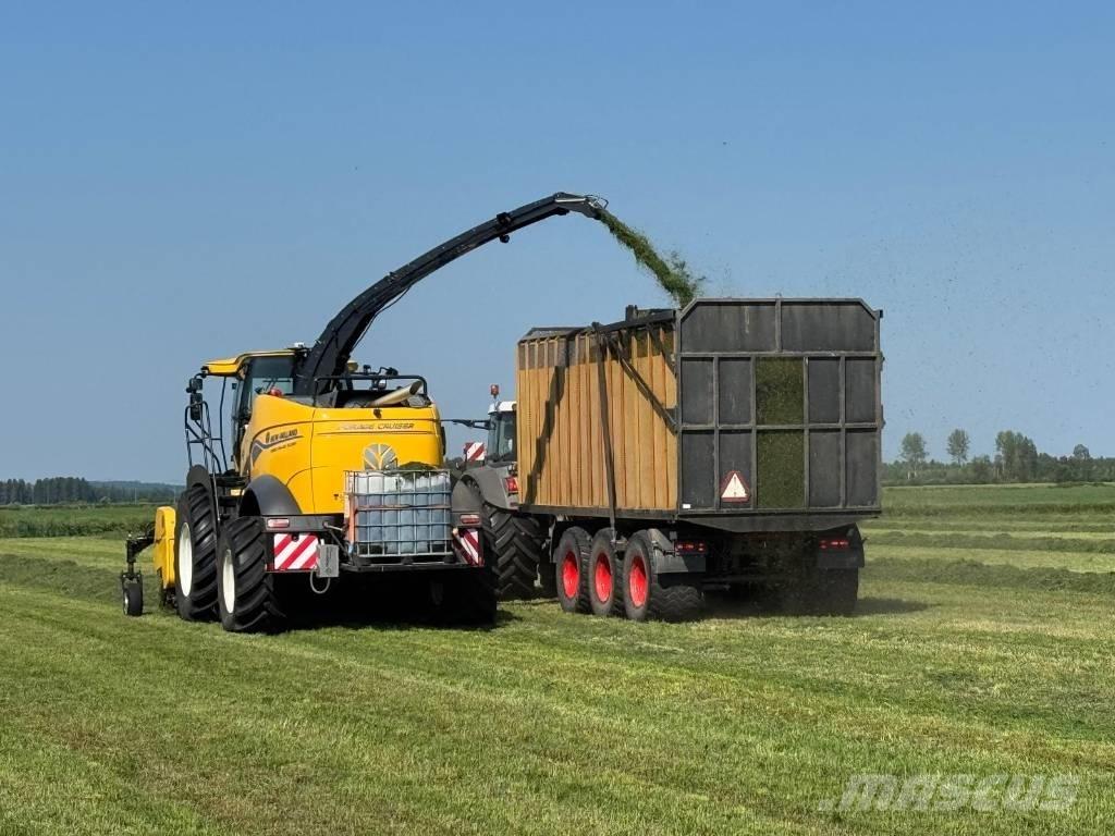 New Holland FR 550 自走式フォレージハーベスター