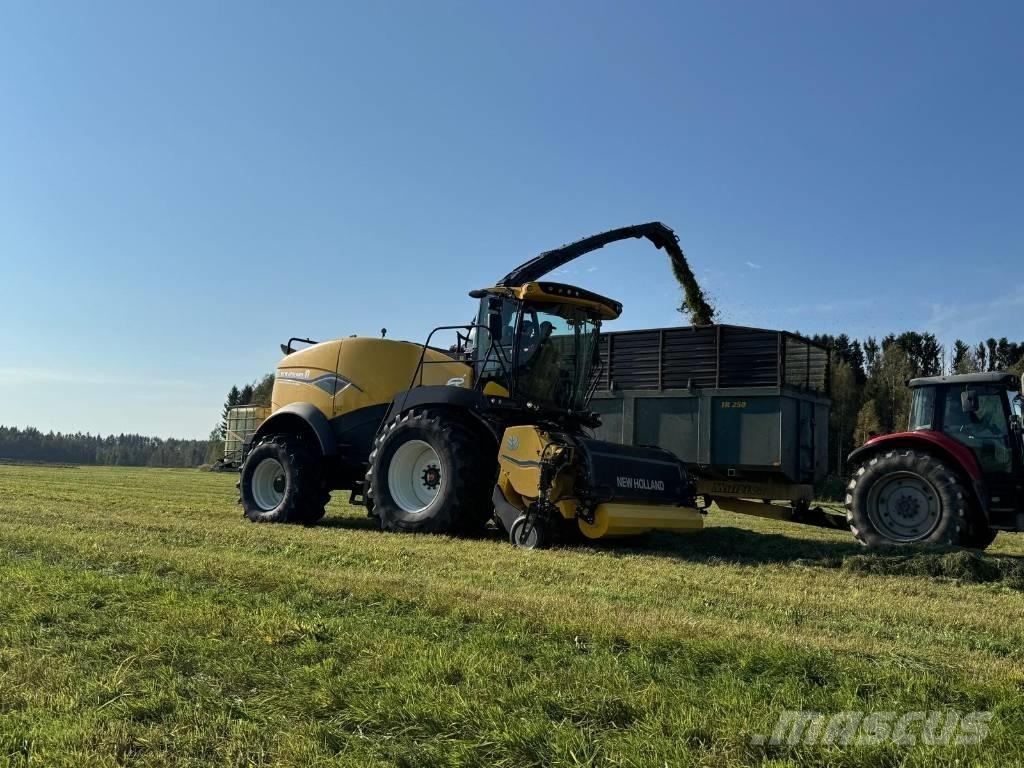 New Holland FR 550 自走式フォレージハーベスター