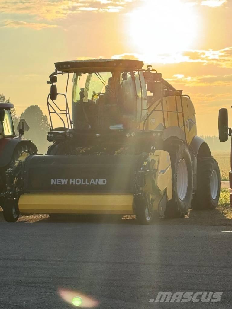 New Holland FR 550 自走式フォレージハーベスター