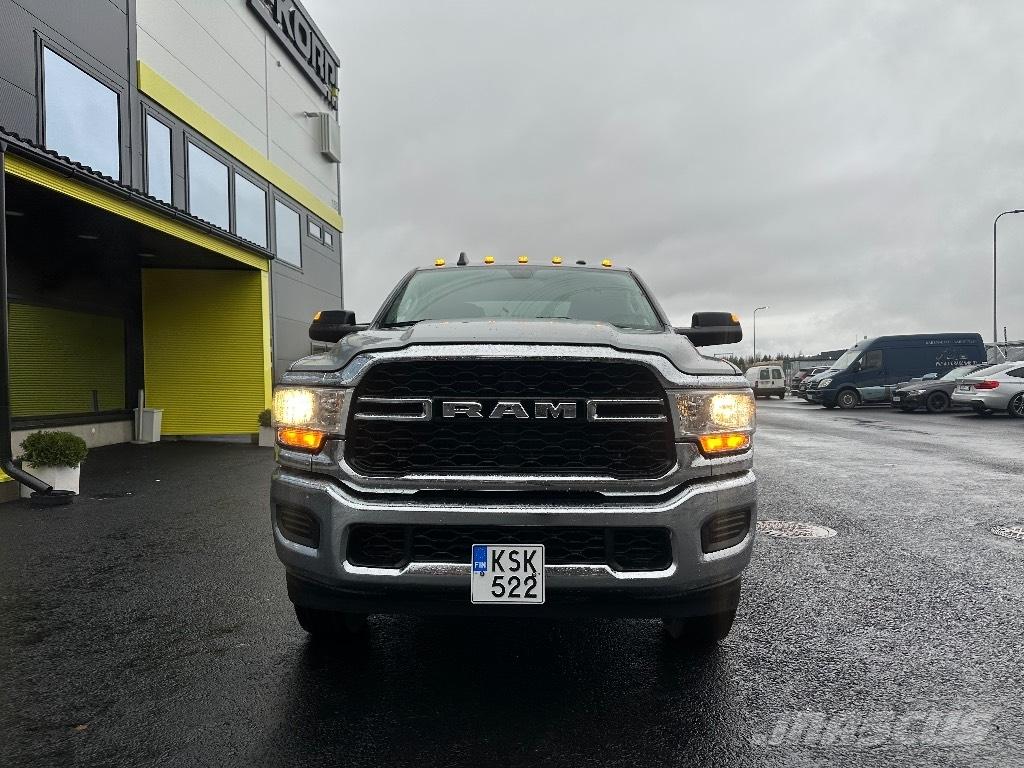 RAM 2500 Tradesman ピックアップ／ドロップサイド