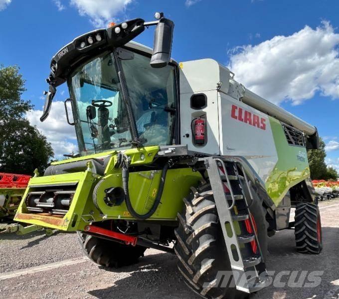 CLAAS TRION 640 コンバイン