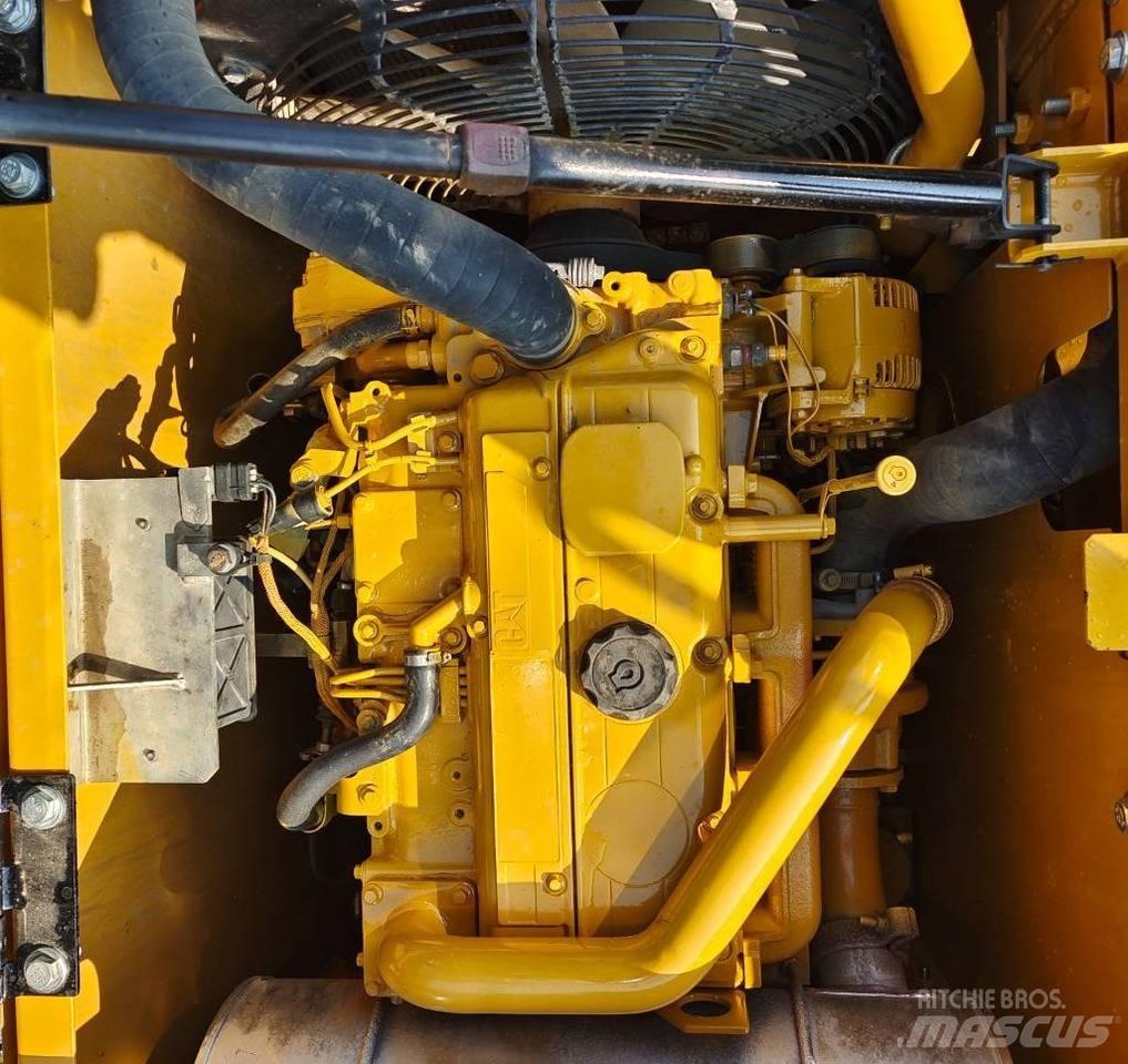 CAT 313D2GC 大型油圧ショベル12t以上（パワーショベル・ユンボ）