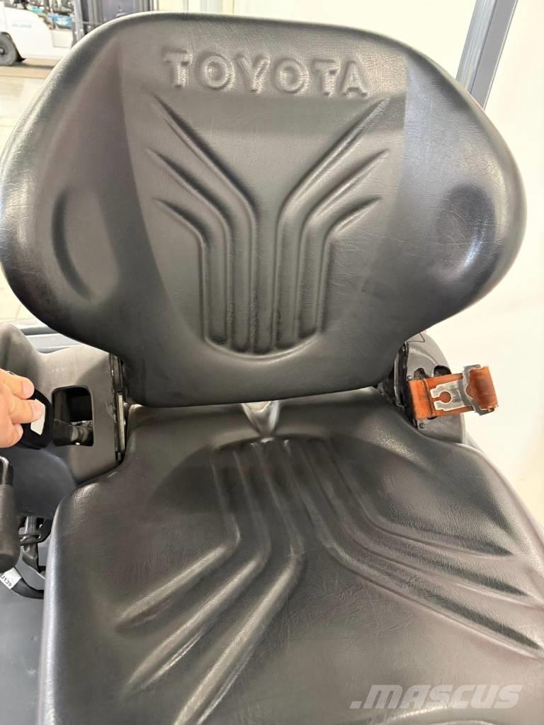 Toyota 11052 - 8FBE16T バッテリーフォークリフト