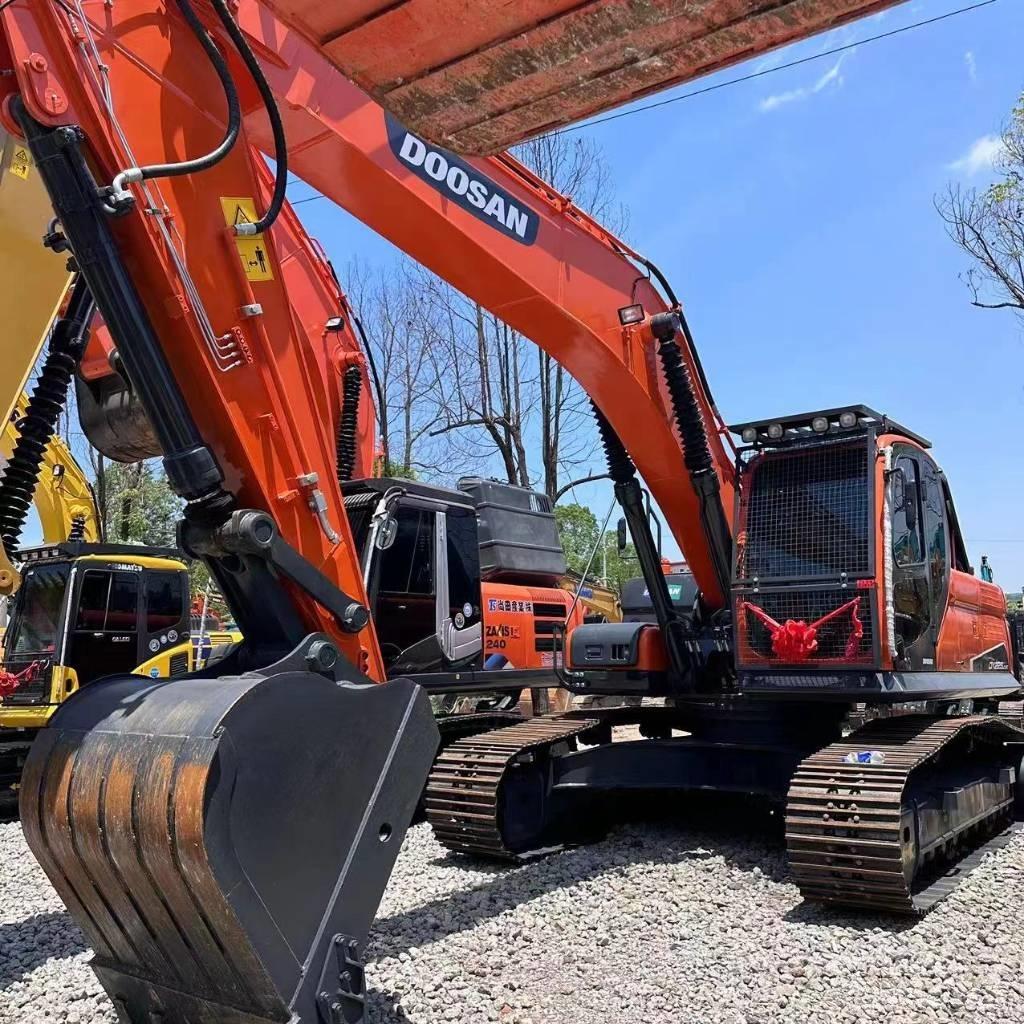 Doosan DX 225 LC 大型油圧ショベル12t以上（パワーショベル・ユンボ）