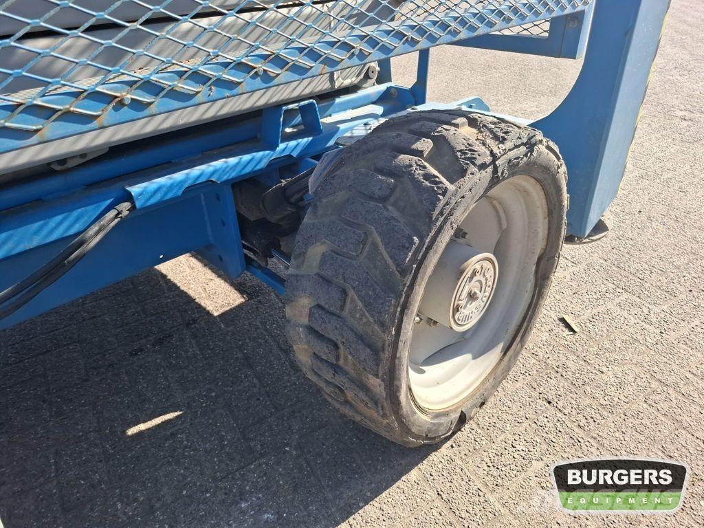 Genie GS4390 RT シザースリフト