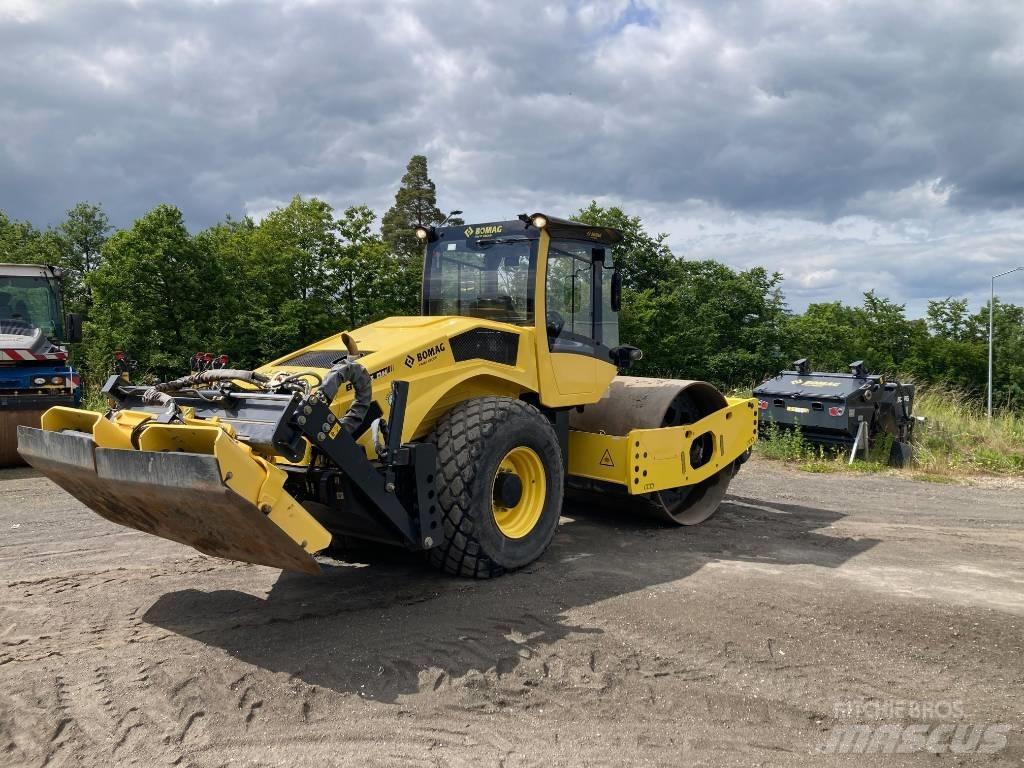 Bomag BW 213 DH-5 ソイルコンパクター