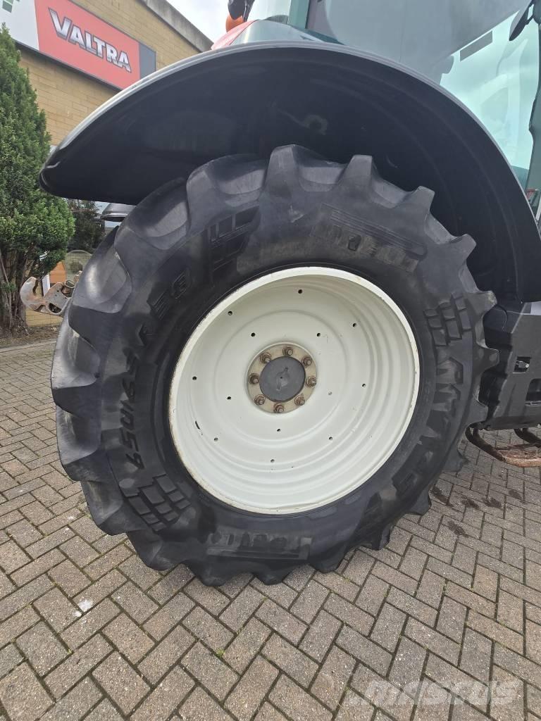 Valtra T 174 トラクター