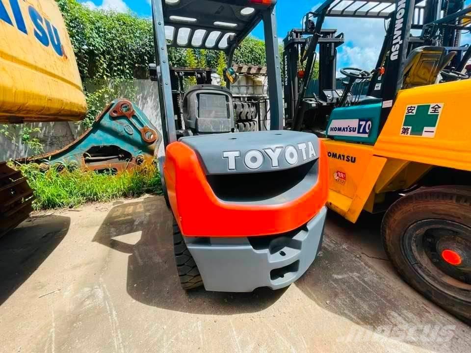 Toyota FB30-7 バッテリーフォークリフト