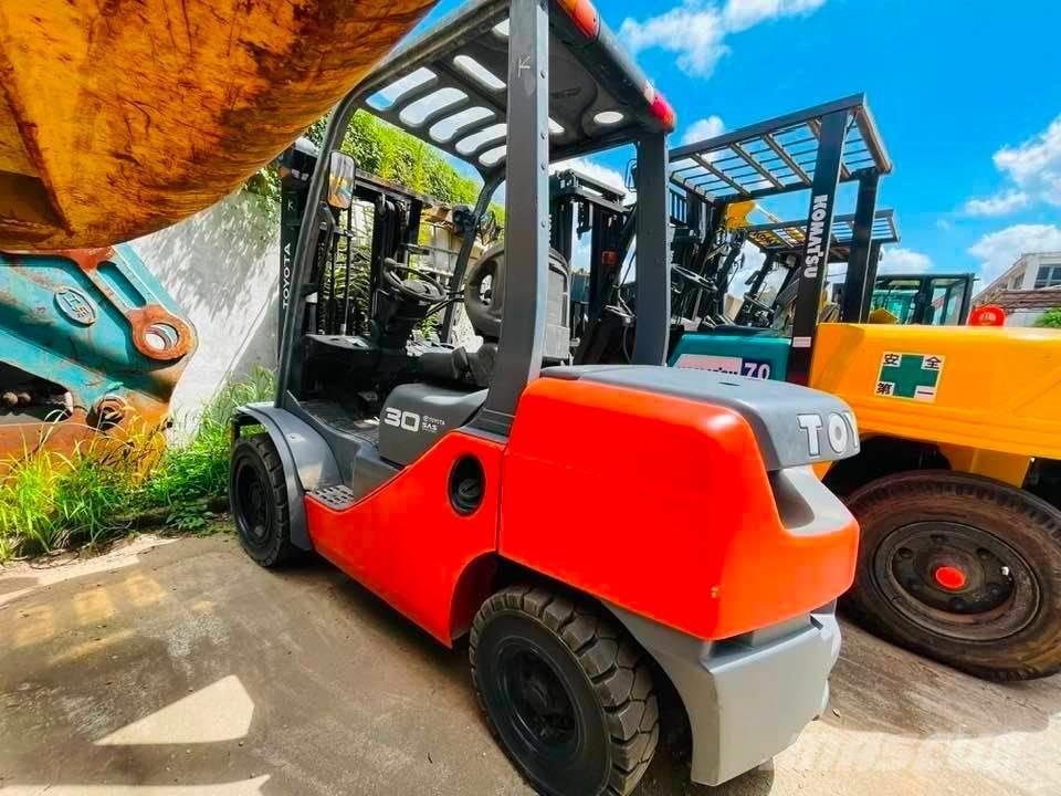 Toyota FB30-7 バッテリーフォークリフト
