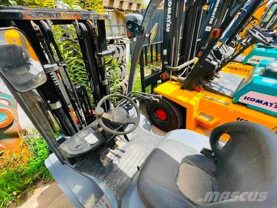 Toyota FB30-7 バッテリーフォークリフト