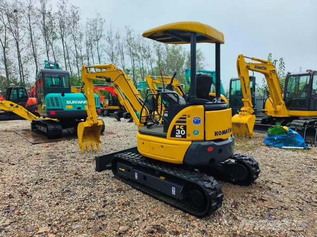 Komatsu PC 30 ミニ油圧ショベル 7t以下（ミニユンボ・ミニディガー）