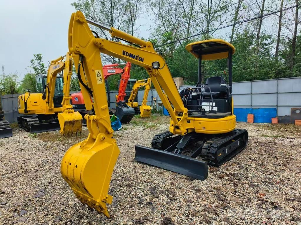 Komatsu PC 30 ミニ油圧ショベル 7t以下（ミニユンボ・ミニディガー）