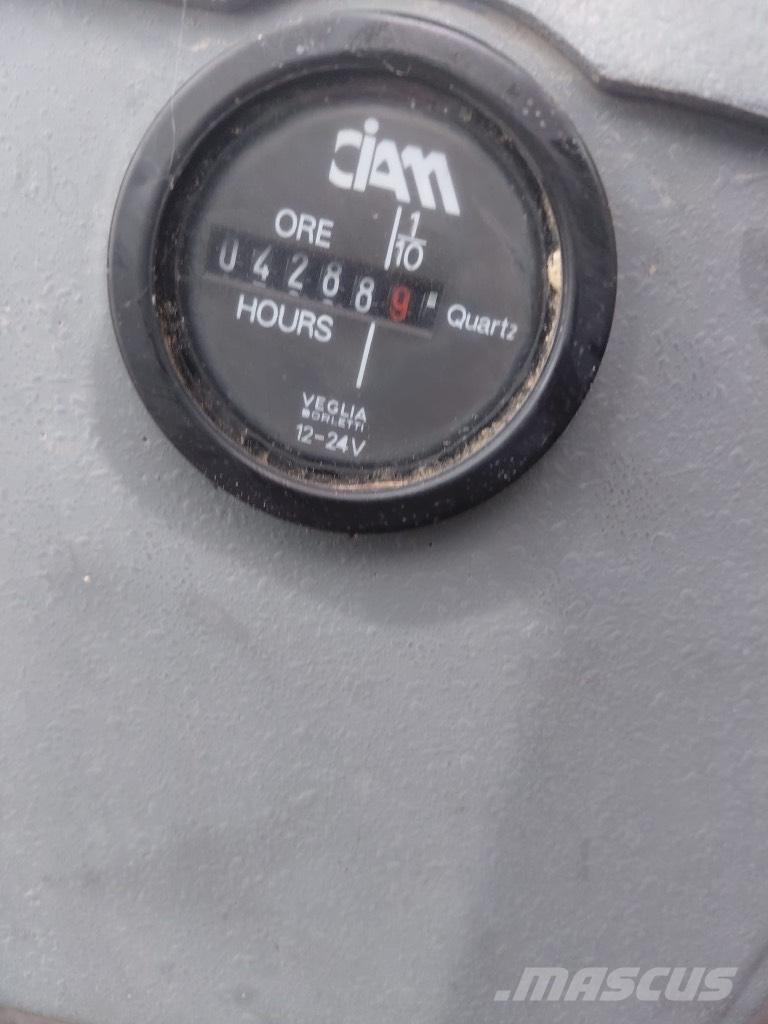 Kramer-allrad 808K 中型油圧ショベル 7ｔ-12ｔ（ユンボ・パワーショベル・バックホー）