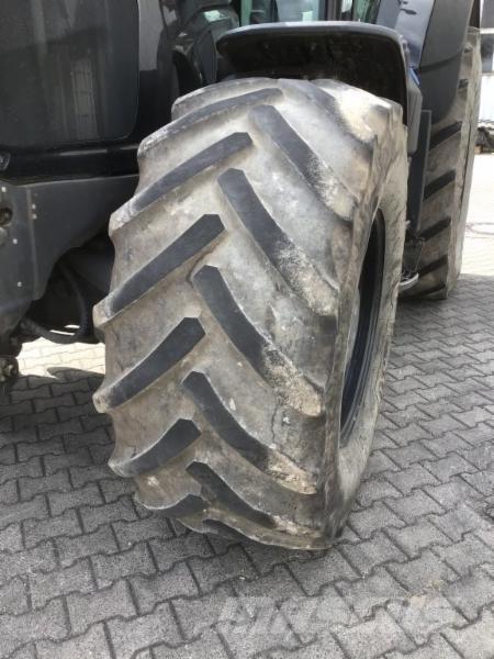 CLAAS AXION 830 トラクター