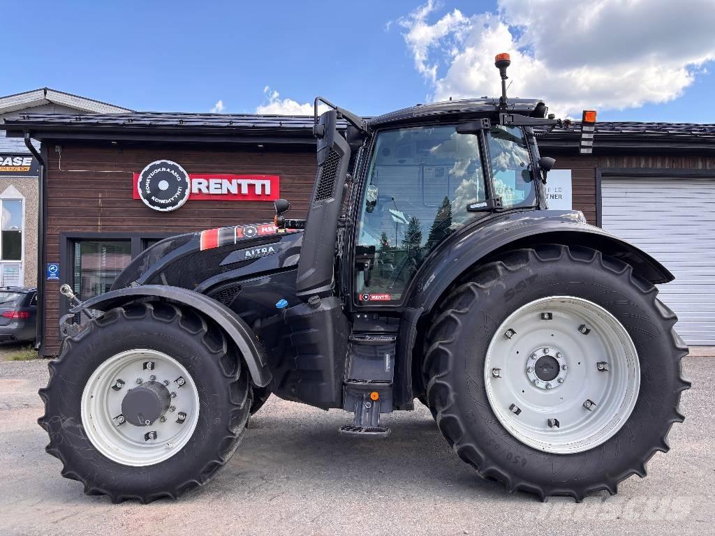 Valtra T 215 Versu トラクター