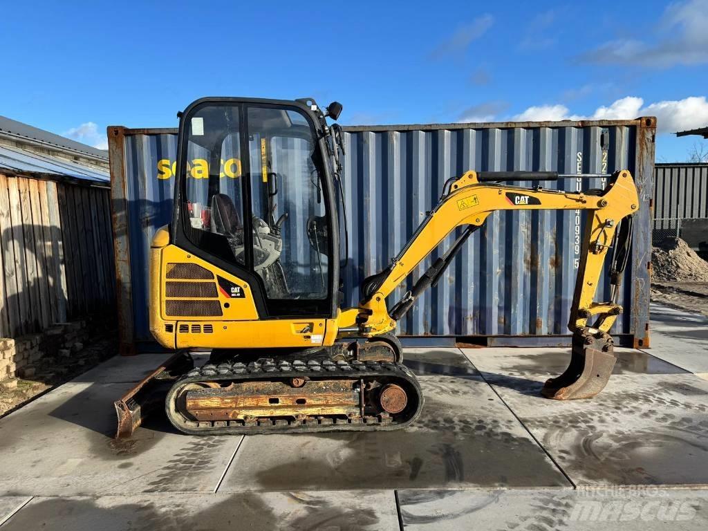 CAT 302.4 D ミニ油圧ショベル 7t以下（ミニユンボ・ミニディガー）
