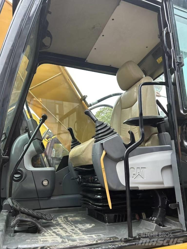 CAT 320 D 大型油圧ショベル12t以上（パワーショベル・ユンボ）