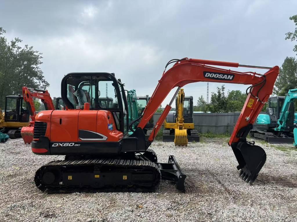 Doosan DX 60 ミニ油圧ショベル 7t以下（ミニユンボ・ミニディガー）