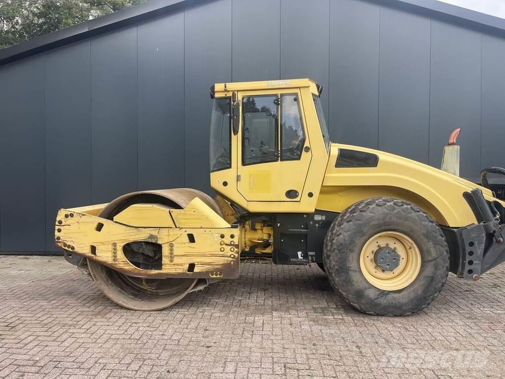 Bomag Bw 213 振動ローラ
