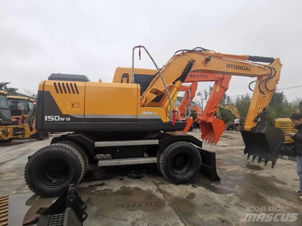 Hyundai R 150W ホイール式油圧ショベル（パワーショベル・ユンボ・バックホー）