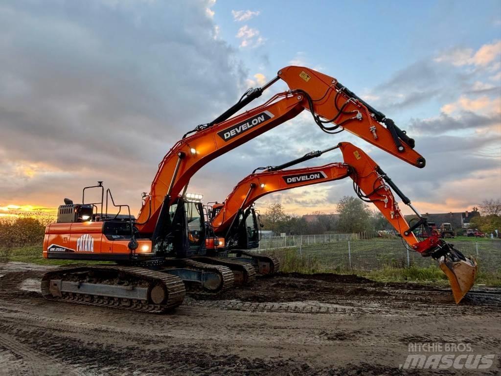 Doosan DX 255 大型油圧ショベル12t以上（パワーショベル・ユンボ）