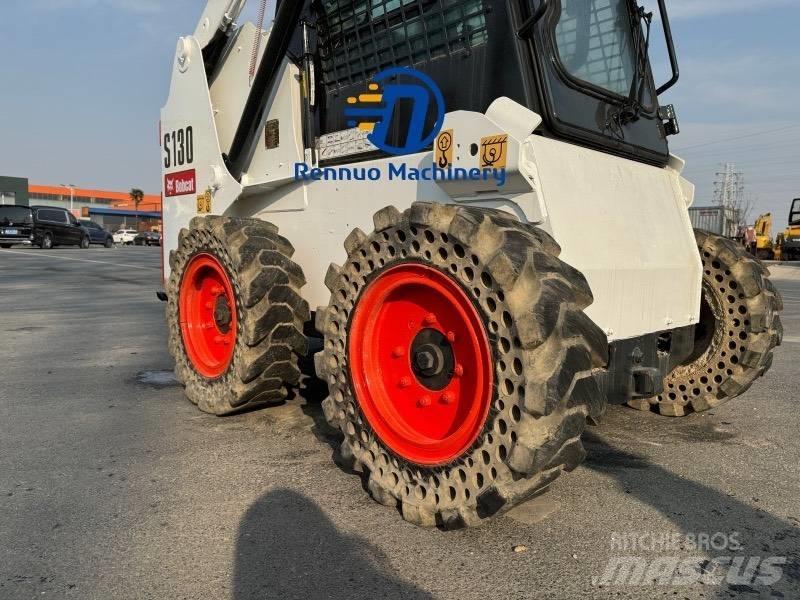 Bobcat S 130 スキッドステアローダー