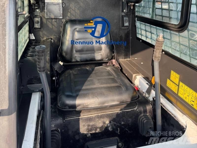 Bobcat S 130 スキッドステアローダー