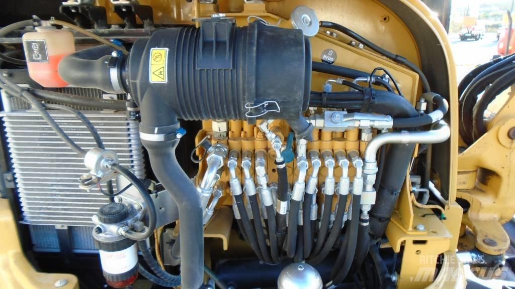 CAT 303.5 E CR ミニ油圧ショベル 7t以下（ミニユンボ・ミニディガー）