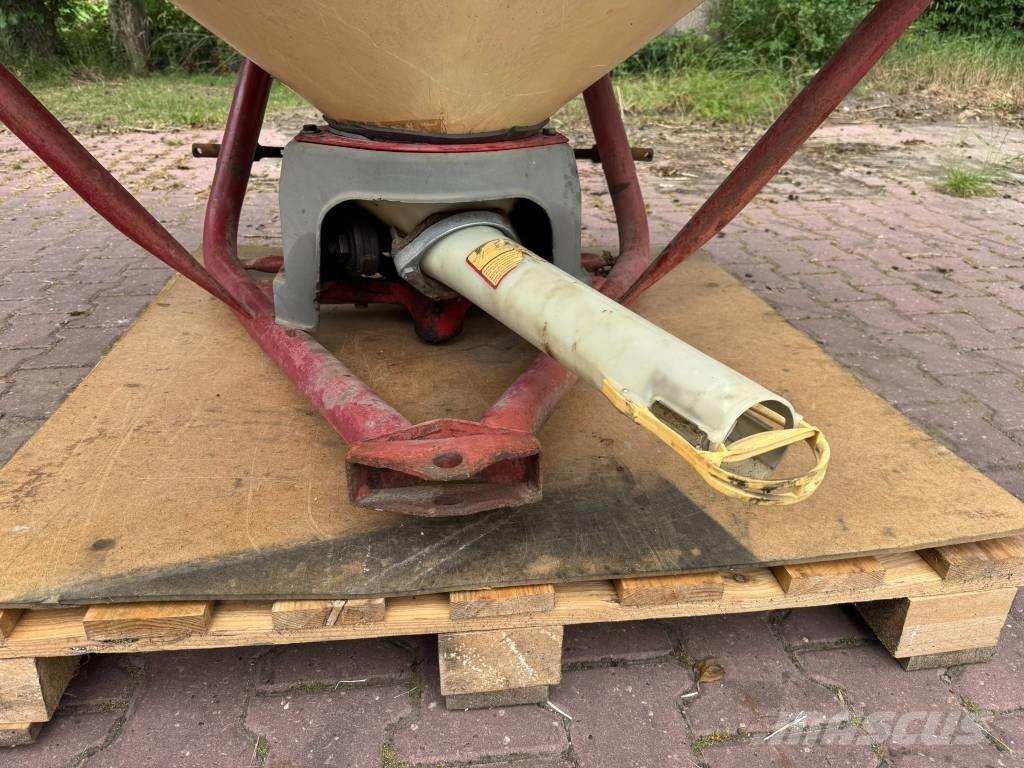 Vicon pendelstrooier ミネラル散布機