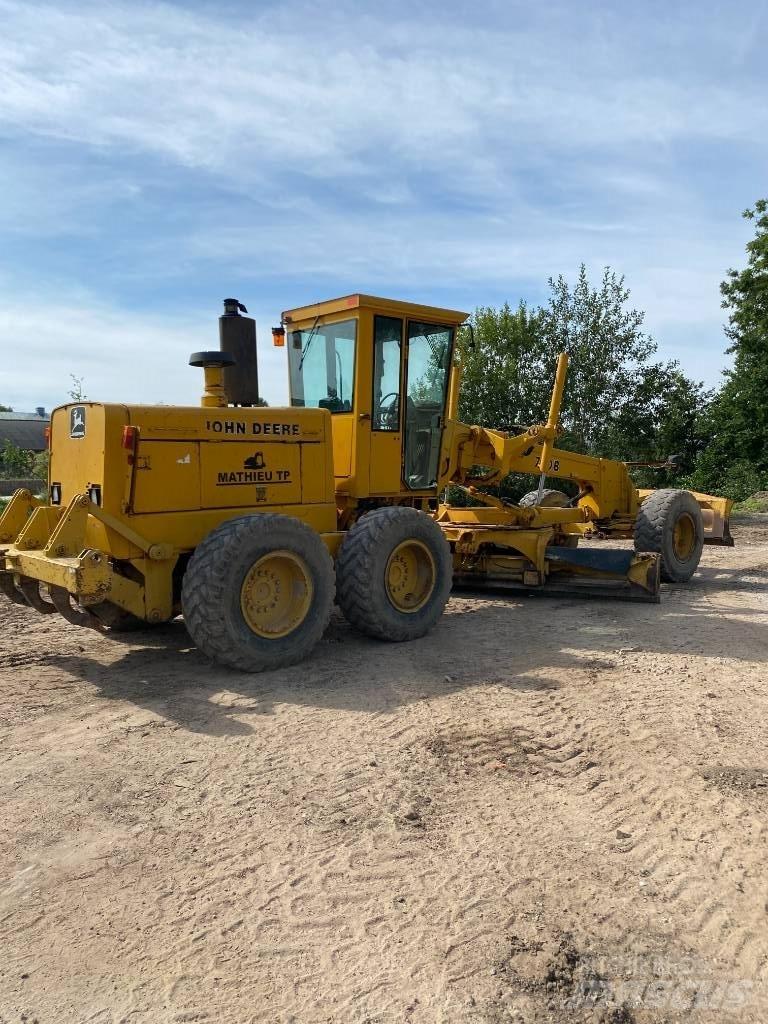 John Deere 770b モーターグレーダー