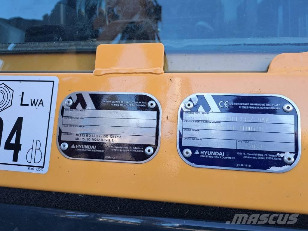 Hyundai R30 Z-9AK ミニ油圧ショベル 7t以下（ミニユンボ・ミニディガー）