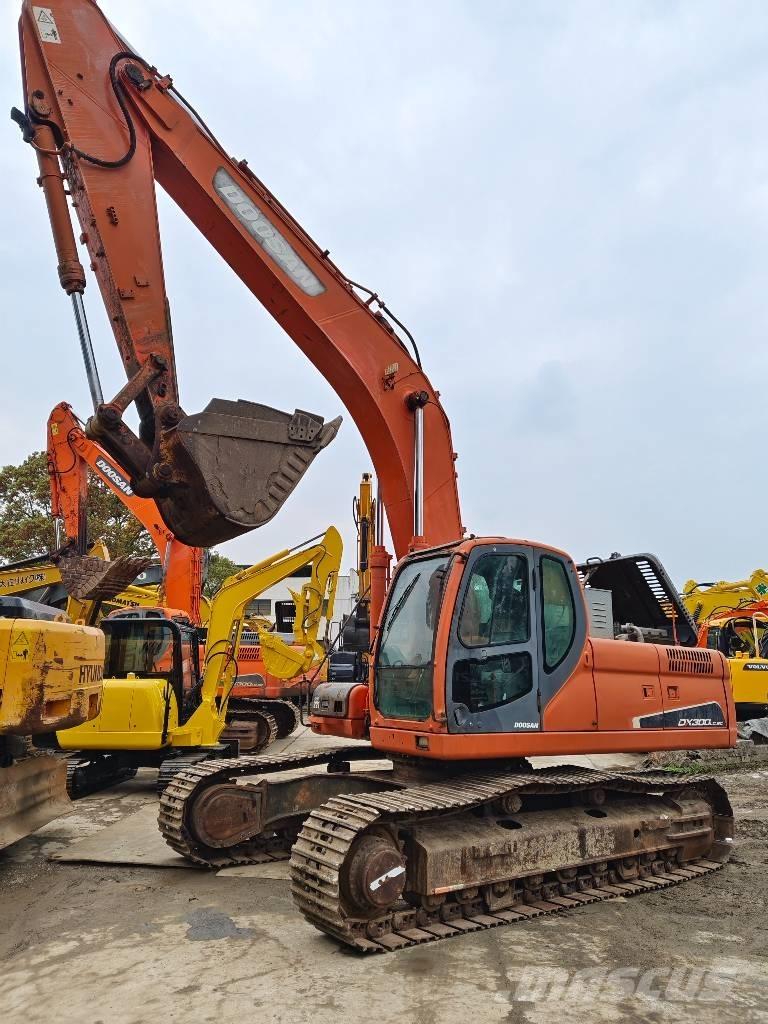 Doosan DX 300 LC 大型油圧ショベル12t以上（パワーショベル・ユンボ）