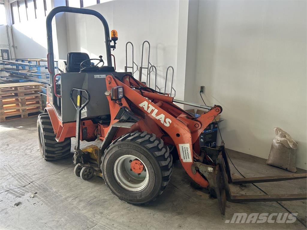 Atlas AR32E 多目的ローダー